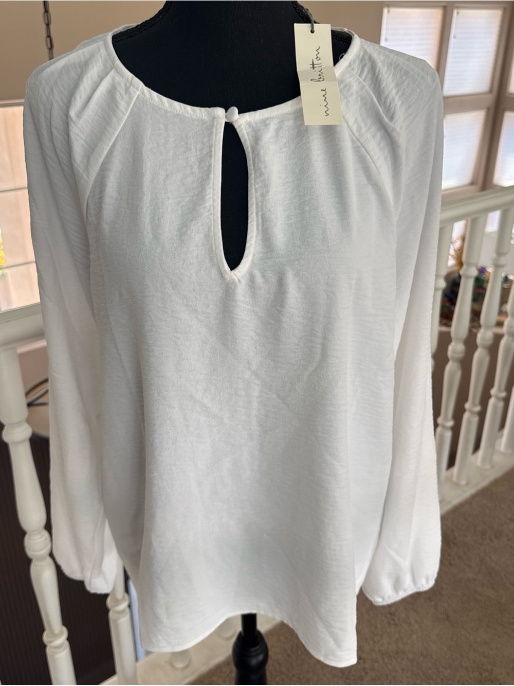 Nine Britton Hallie Relaxed White Keyhole Long-Sleeve Blouse
